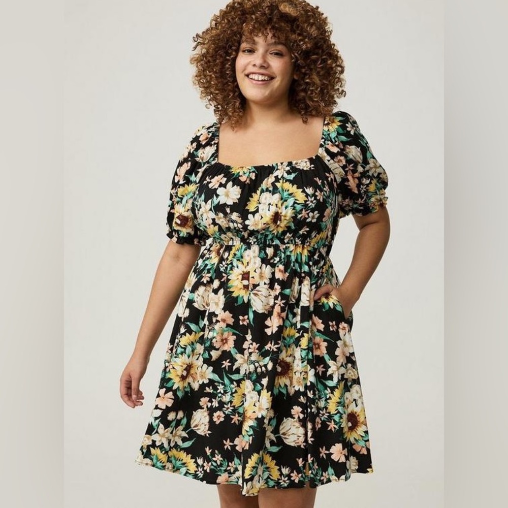 Torrid Pocketed Sunflower Print Mini Puff-Sleeve Dress
NWT